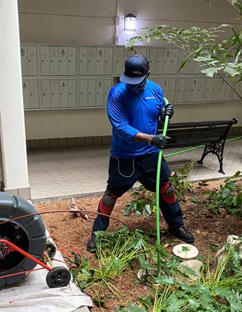 Plumber Hydro Jetting a Sewer Line in Apartment Complex Atrium in Bradenton, FL