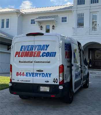 EVERYDAYPLUMBER.com van in front of a home in Brandon, FL 