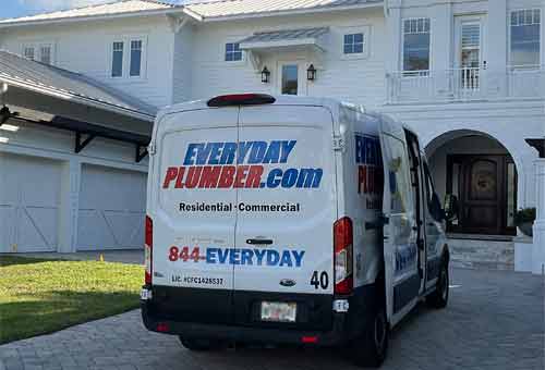 EVERYDAYPLUMBER.com van in a driveway in front of a house in Brandon, FL