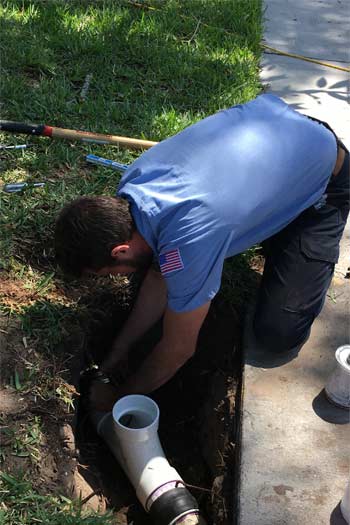 Plumber fixing a sewer line in Snell Isle, FL