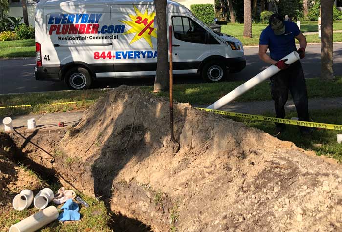 Plumber from EVERYDAYPLUMBER.com installing ne 4" PVC sewer lines in Tampa, FL