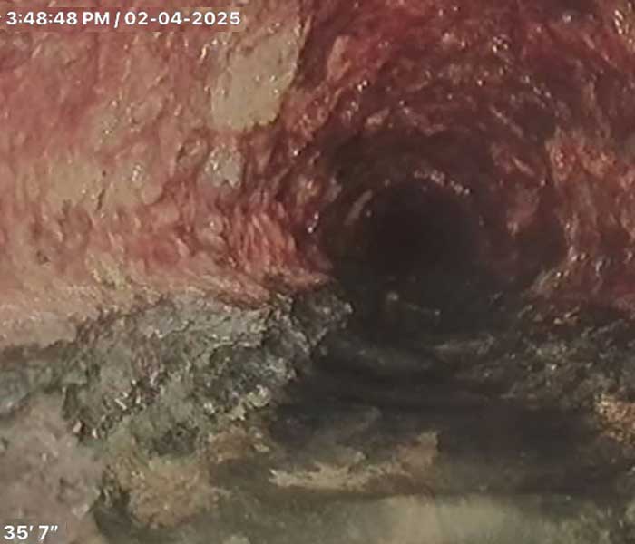 Image of the inside of a sewer line being video inspected by EVERYDAYPLUMBER.com in Tampa