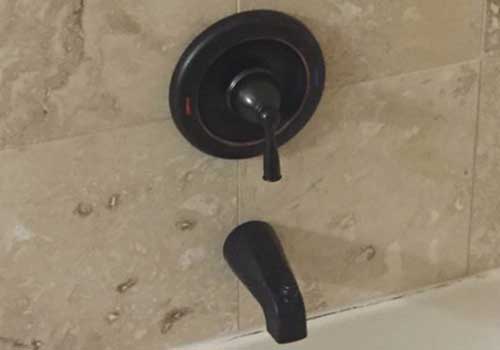 Black Single Handle Tub and Shower Valve