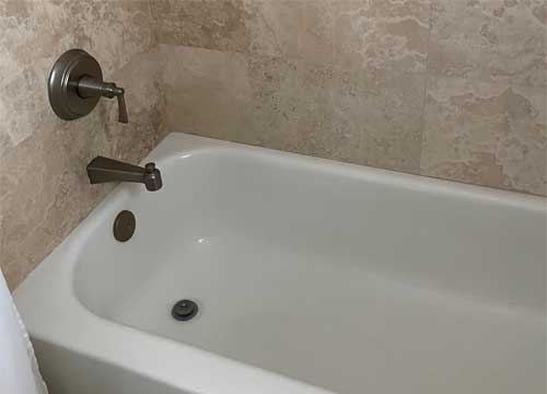 Bathtub and shower valve