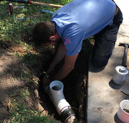 Plumber from EVERYDAYPLUMBER.com performing a sewer repair in Tampa, FL