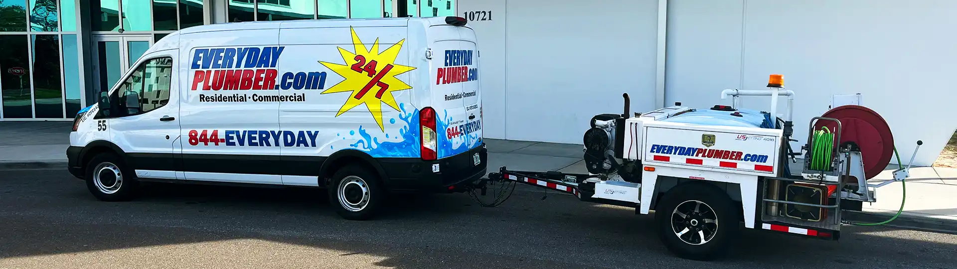EVERYDAYPLUMBER.com hydro jetting truck and trailer for professional drain cleaning services in Tampa