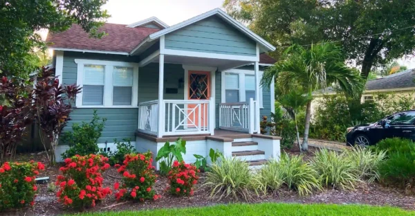seminole-heights-bungalow-home-residential-plumbing-service-area Charming Seminole Heights bungalow with lush landscaping and palm trees, representing local Tampa homes we serve with plumbing services