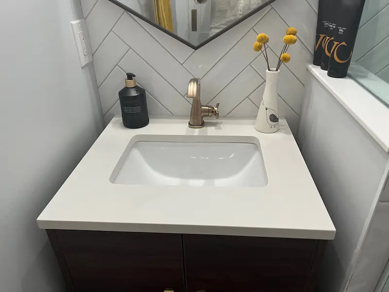 Bathroom sink and faucet after fixture replacement by St. Petersburg plumbers at EVERYDAYPLUMBER.com