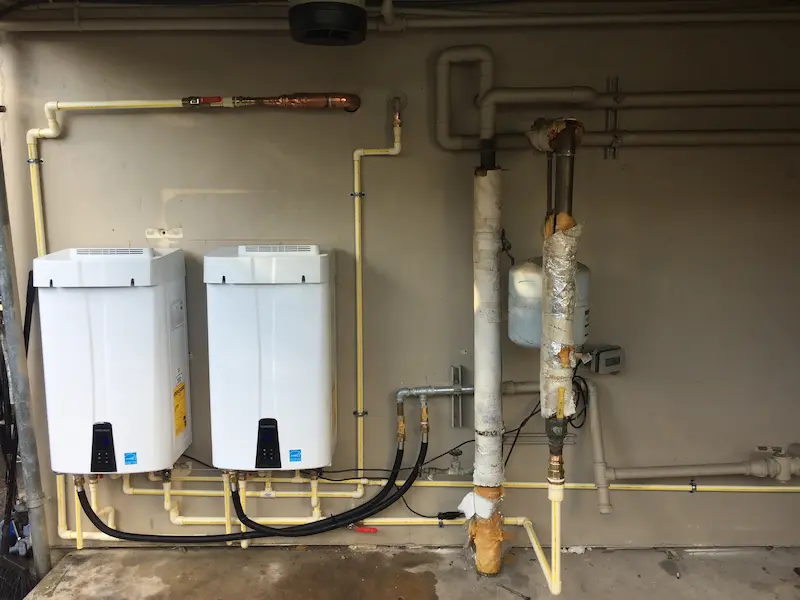 Dual tankless water heaters with gas line hookups, shutoff valves, and connections installed by St. Petersburg plumbers at EVERYDAYPLUMBER.com
