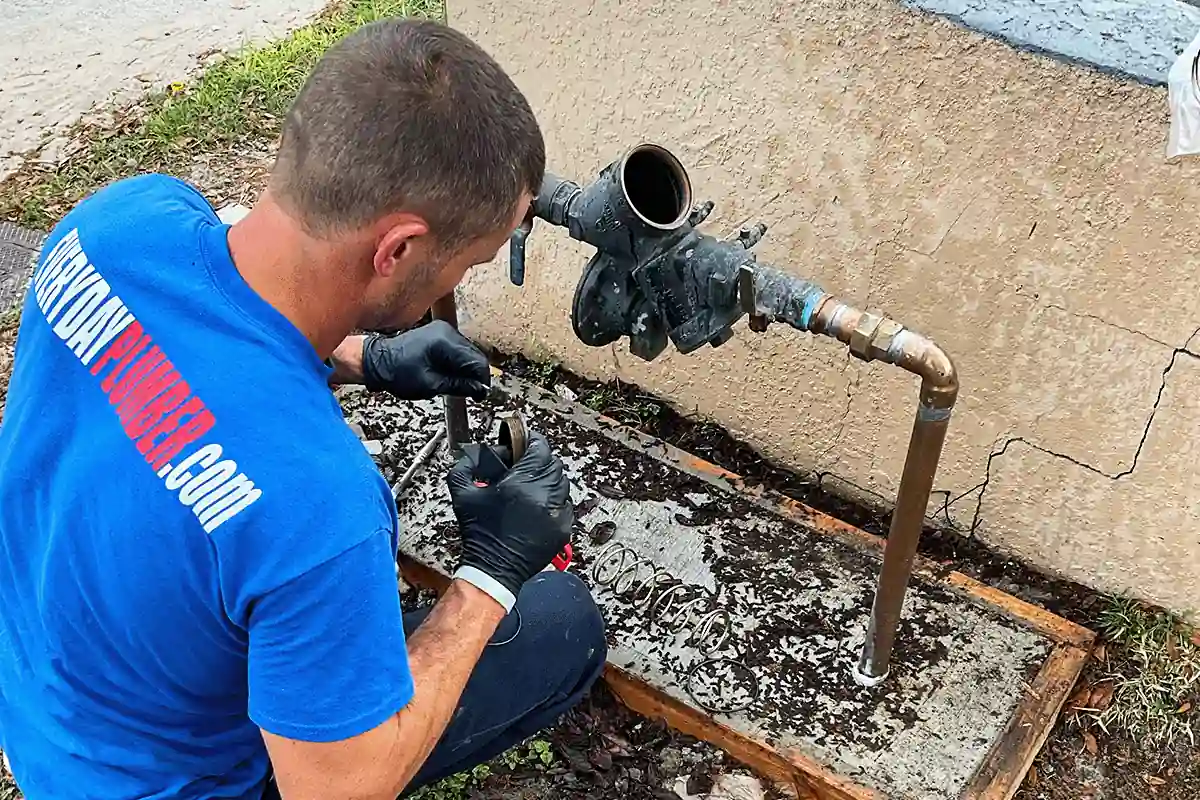 edp-well-pressure-regulator-repair-lutz-2026 Plumber repairing a well pressure regulator — well water service in Lutz — EVERYDAYPLUMBER.com